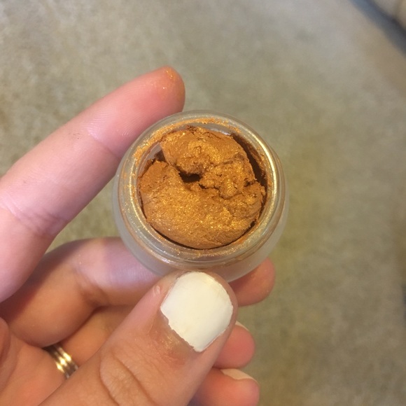 Younique Extravagant Splurge Eyeshadow NWOT - Picture 2 of 3